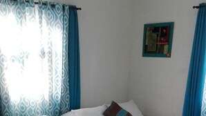 Basic Quadruple Room | Iron/ironing board (on request), WiFi (free), bed sheets - Helena's place (San Andrés)