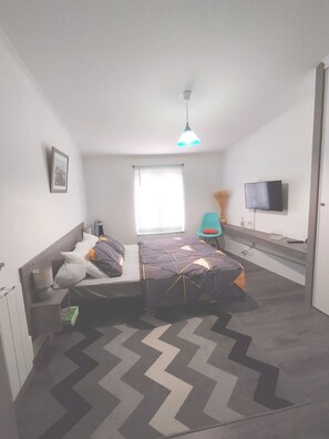 1 habitación, tabla de planchar con plancha, wifi y ropa de cama 