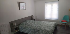 1 habitación, tabla de planchar con plancha, wifi y ropa de cama 