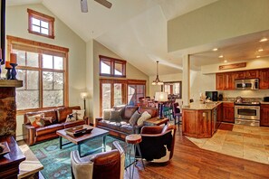 Älytelevisio, takka, DVD-soitin