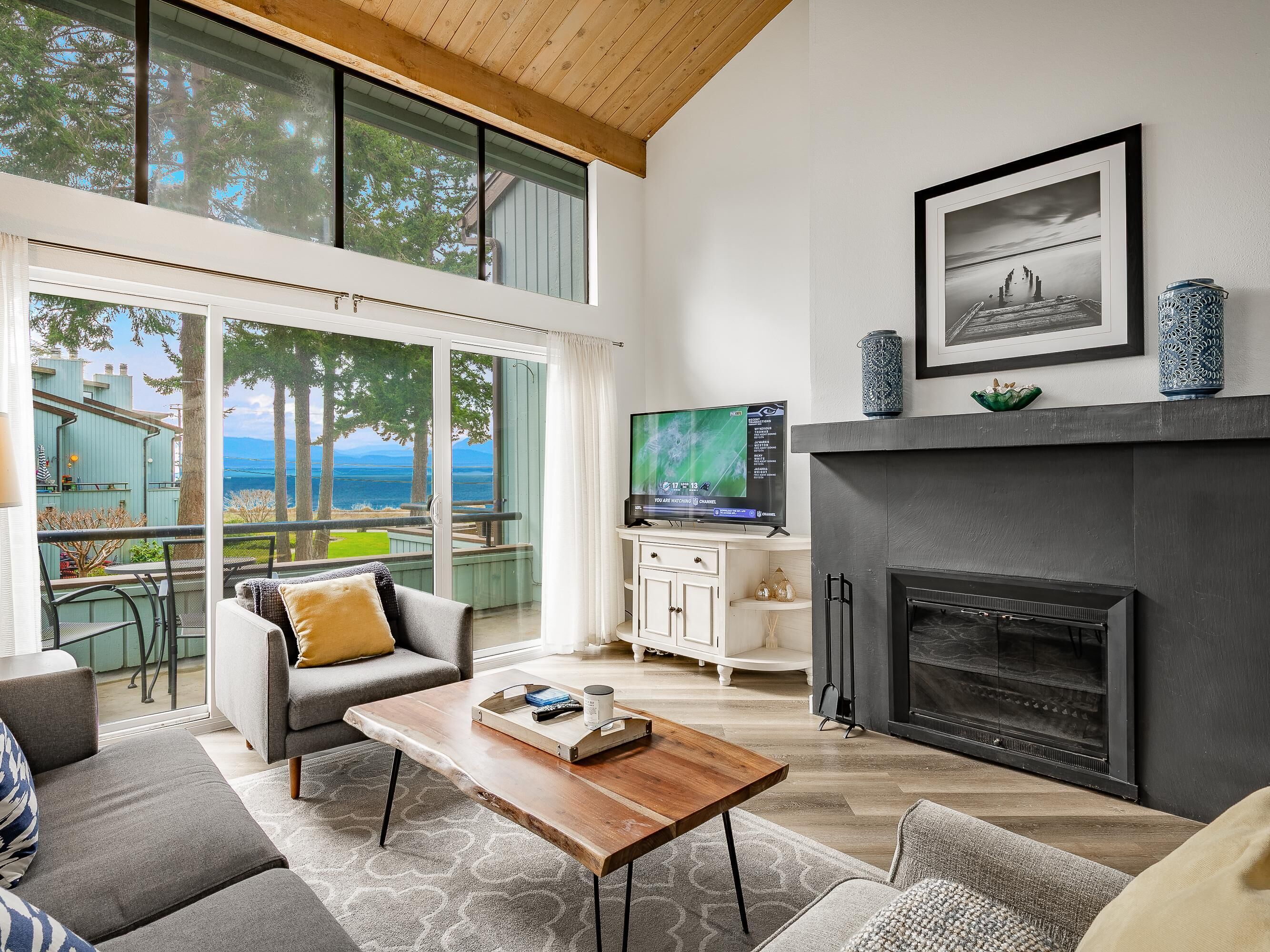 Smart TV, DVD player, foosball, table tennis