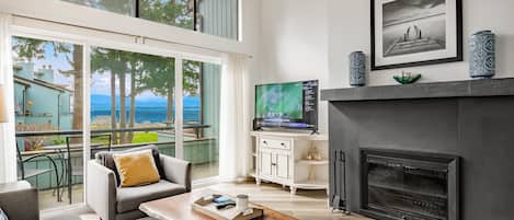 Smart TV, reproductor de DVD, futbolito, mesa de ping pong