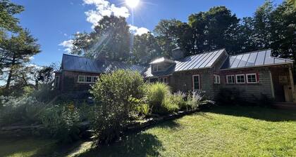 Bromley Farmhouse close to skiing and hikes