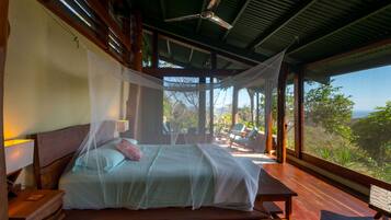 4 bedrooms, in-room safe, WiFi, bed sheets