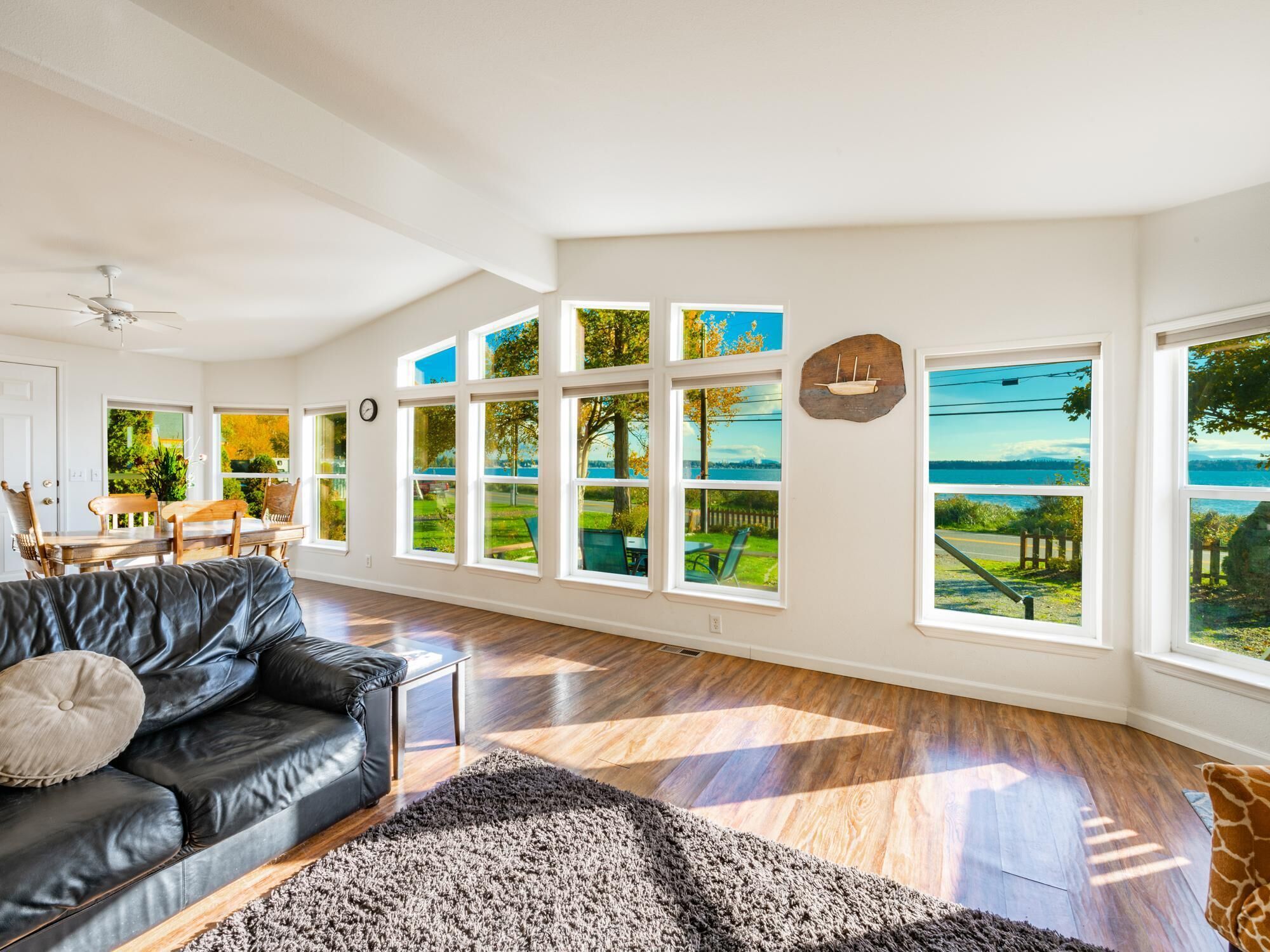 Water Front, Private Beach,  King Bed, Jacuzzi Tub In Master Bedroom Bbh8242 - Blaine, WA
