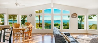 Water front, private beach, King bed, Jacuzzi tub in master bedroom BBH8242