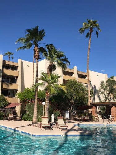 Best Pool in the Area!- Walk to Everything Old Town! -2 Private Master Suites