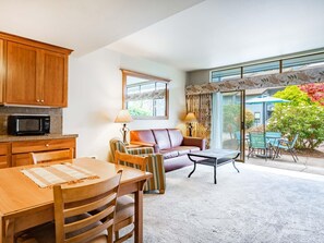 Smart TV, fireplace, DVD player, table football