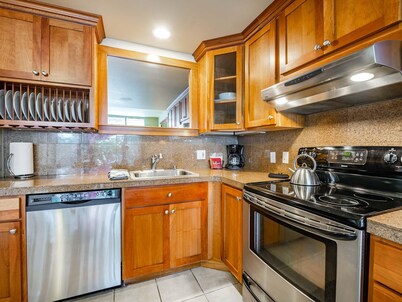 JL 305: Peaceful yet centrally located 2 bedroom, in the heart of Birch Bay.