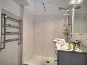 Een douche, een haardroger