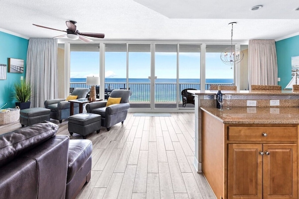 30' wall of windows with a million dollar view!