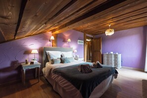 4 bedrooms, iron/ironing board, free WiFi