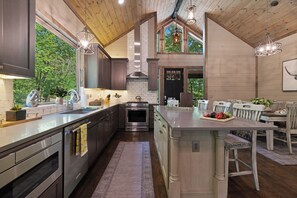 冰箱、微波炉、烤箱、炉灶