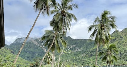 Beautiful Private Home with Stunning Views of Opunohu Bay