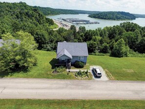 Exterior - Seabiscuit 5- Relax And Kick Back (Taylorsville)