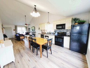 Interior - Seabiscuit 5- Relax And Kick Back (Taylorsville)