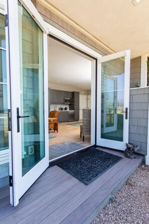 Interior - Beach front Sea Loft in Santa Barbara.  Weekly discounts.  Best beach sunsets! (Carpinteria)