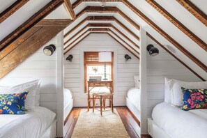 9 bedrooms, desk, iron/ironing board, WiFi