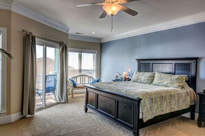 5 bedrooms, iron/ironing board, travel crib, free WiFi - Family Tides Ocean View Condo W/ Elevator 1 Block To The Beach. (Carolina Beach)