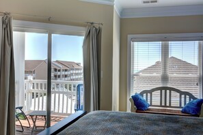 5 bedrooms, iron/ironing board, travel crib, free WiFi - Family Tides Ocean View Condo W/ Elevator 1 Block To The Beach. (Carolina Beach)