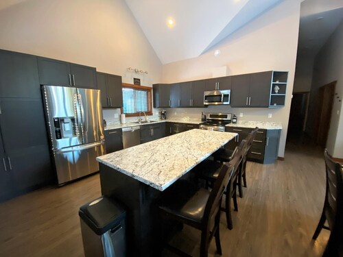 Wolf Den Cabin Rental - Dog Friendly!