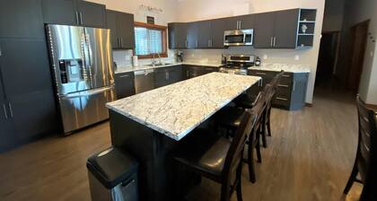 Wolf Den Cabin Rental - Dog Friendly!