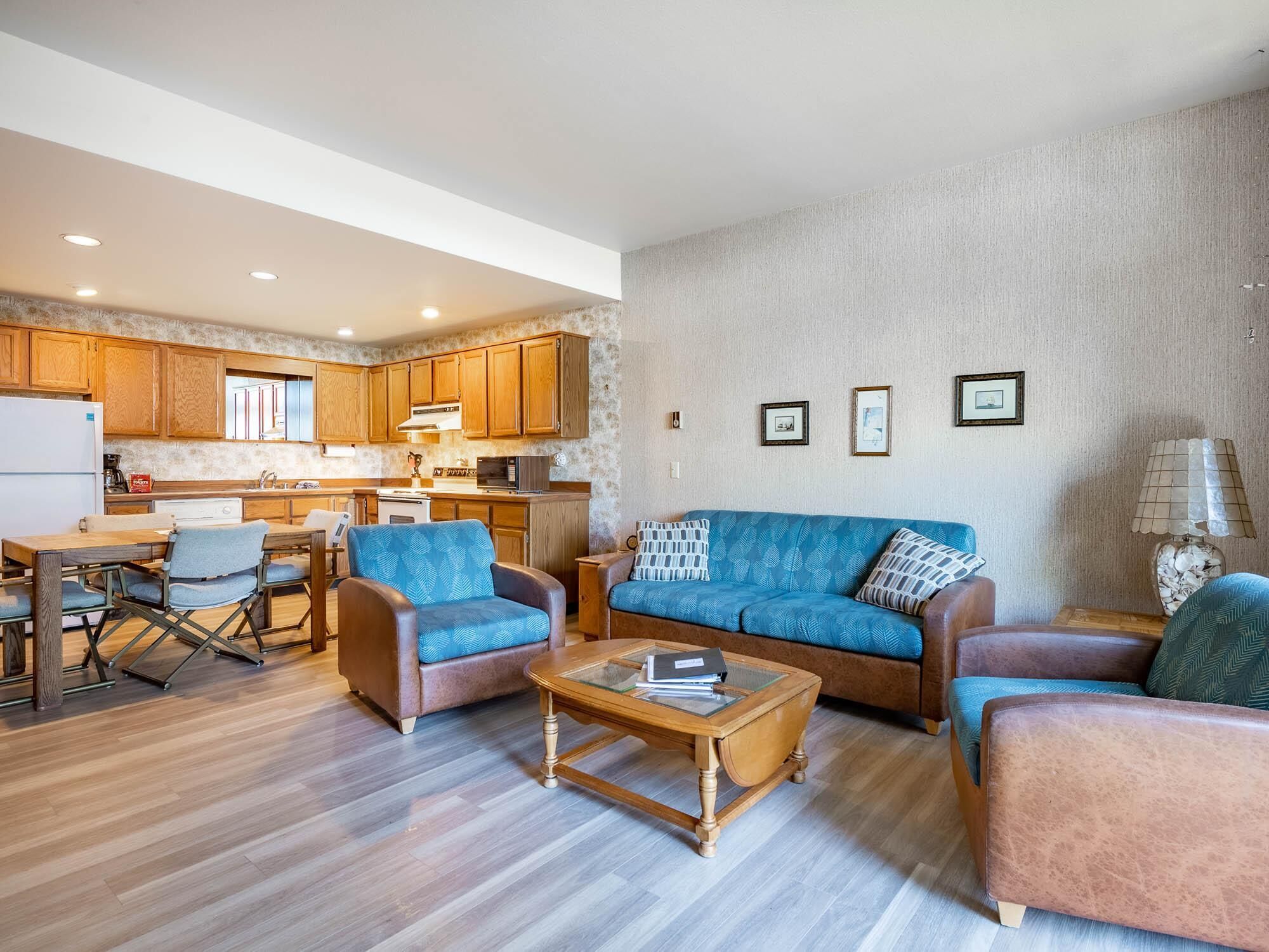 JL 1001: Bay View 2 Bedroom, with Spectacular sunsets!