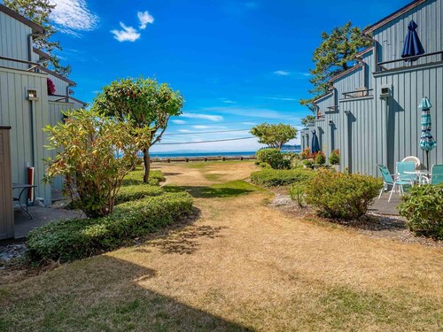 JL 1001: Bay View 2 Bedroom, with Spectacular sunsets!