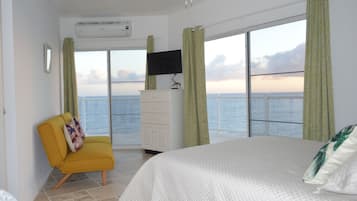 7 Schlafzimmer, Zimmersafe, Schreibtisch, Bügeleisen/Bügelbrett