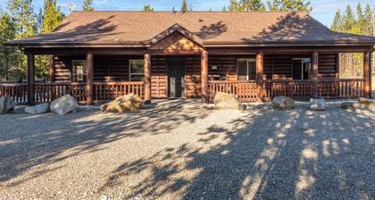 Mama Bear Cabin Rental - Pet Friendly!