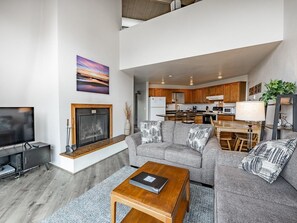 TV, fireplace, DVD player, foosball - JL 1112: Spectacular View, Steps to the beach, Free Wi-fi. (Birch Bay)