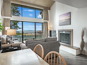 TV, fireplace, DVD player, foosball - JL 1112: Spectacular View, Steps to the beach, Free Wi-fi. (Birch Bay)