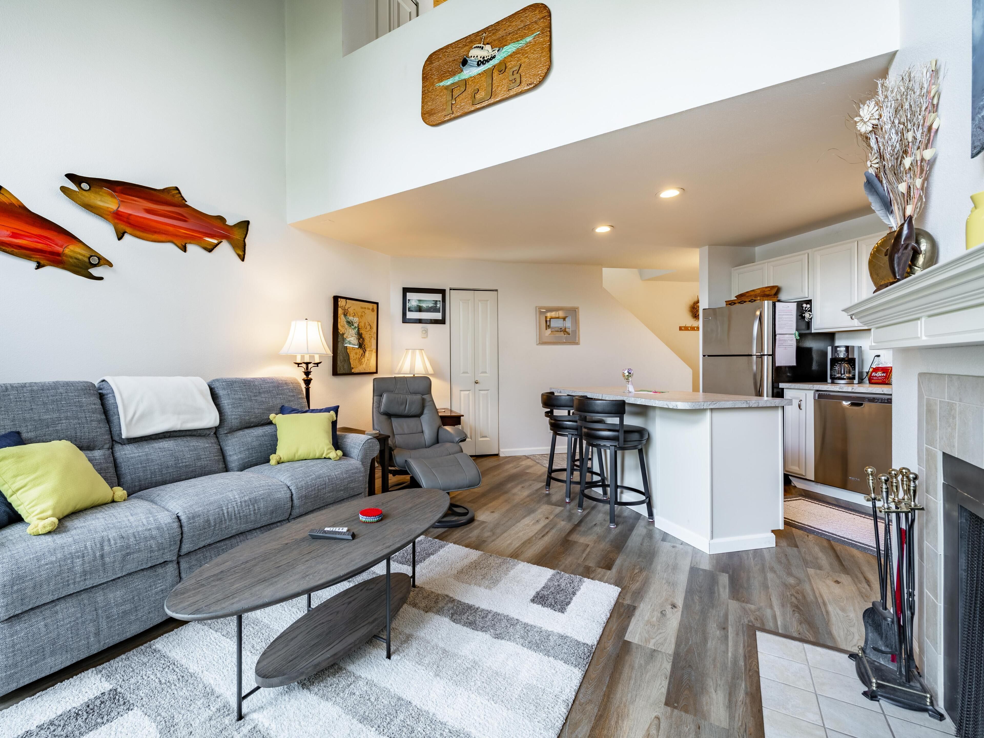 Tv, eldstad, dvd-spelare och bordsfotboll