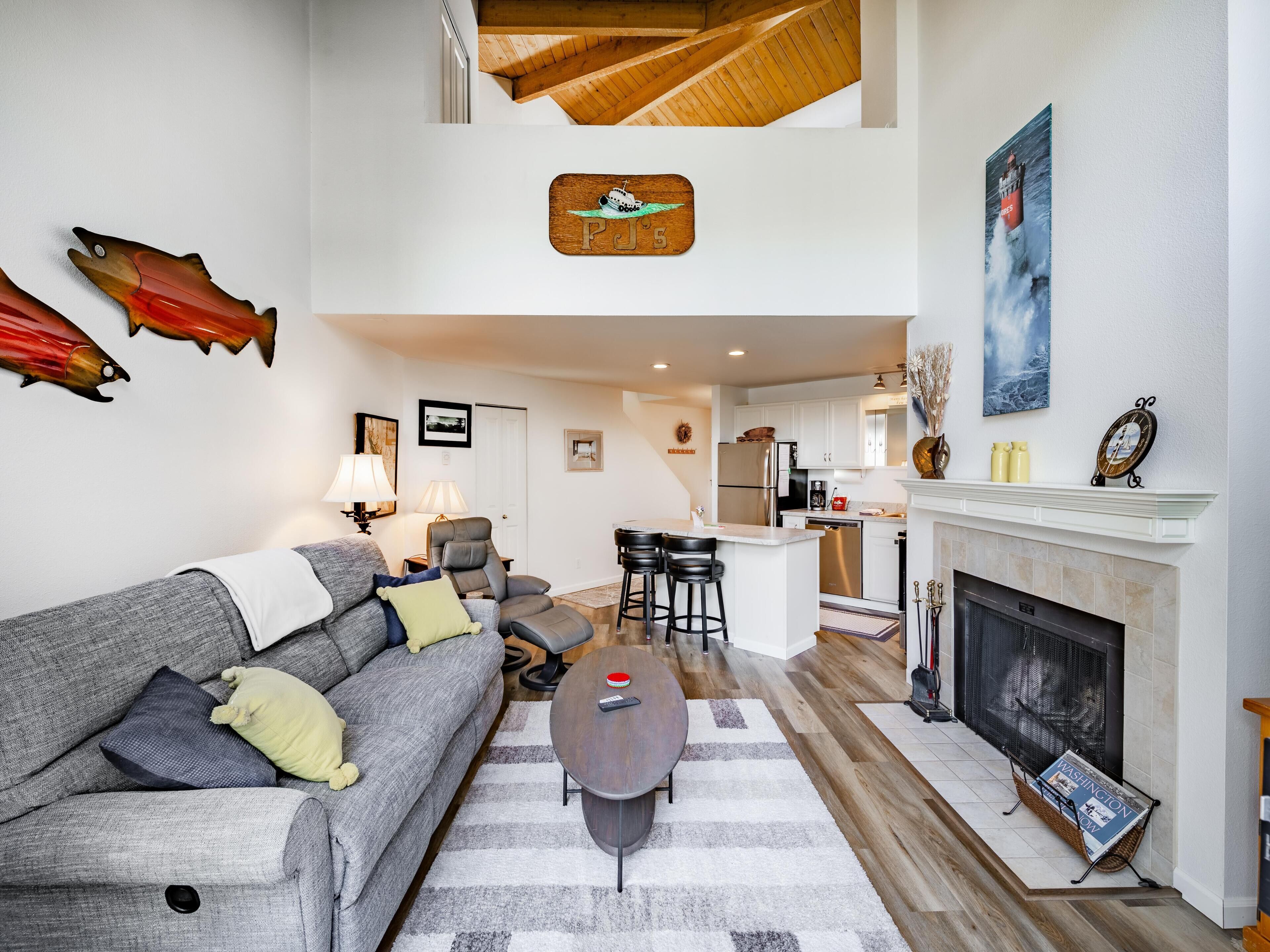 Televisión, chimenea, reproductor de DVD y futbolito 