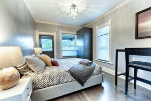 3 bedrooms, iron/ironing board, WiFi, bed sheets