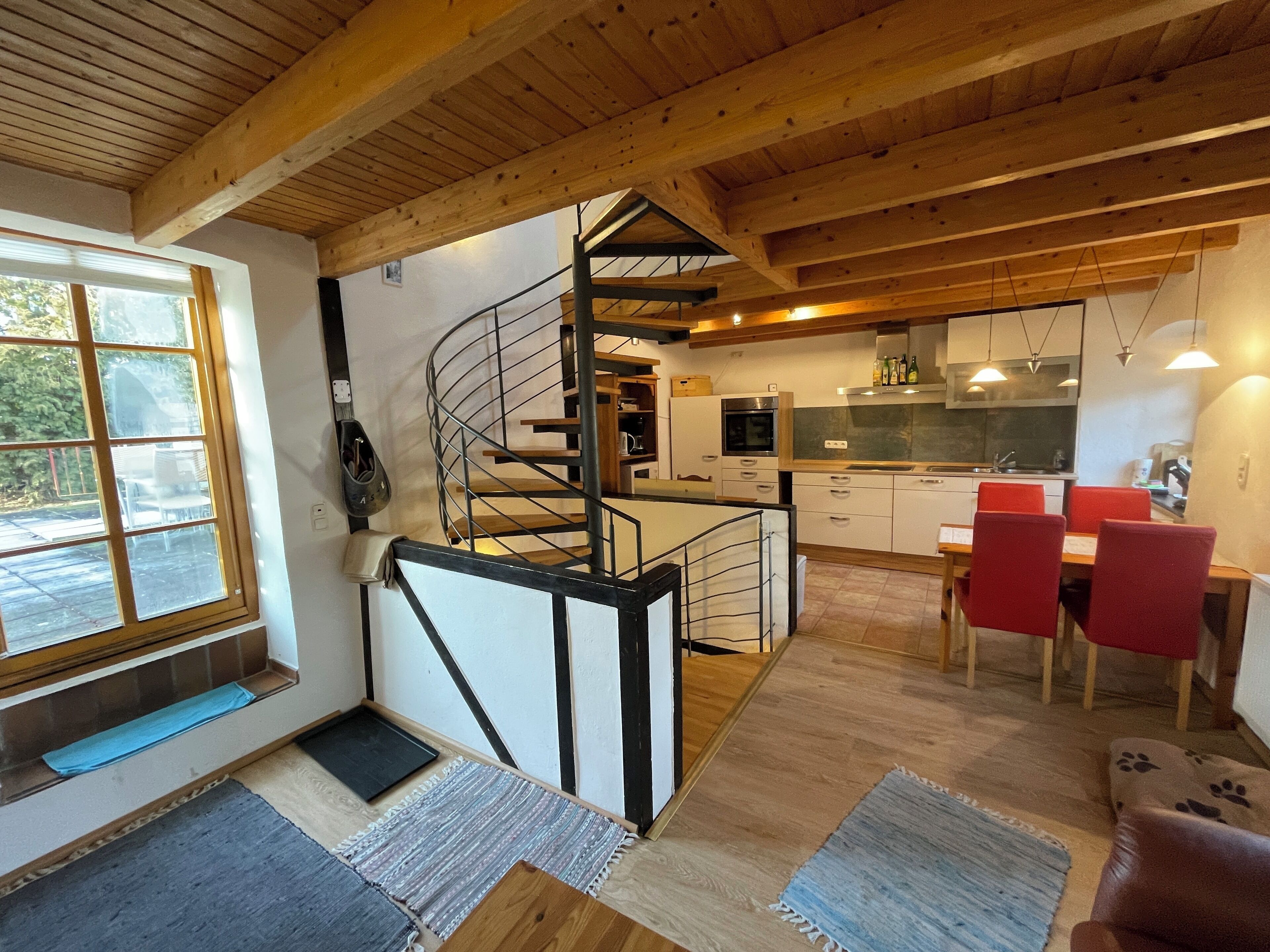 Freundliches, neu ausgestattetes helles Ferienhaus mit großer Terrasse