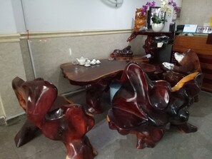 Lobby sitting area - Hotel Duc Long (Ho Chi Minh City)