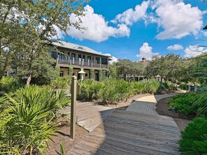 Exterior - PRIVATE BEACH/POOL ACCESS -Minutes to the beach- Charming-4 Bikes Included (Rosemary Beach)