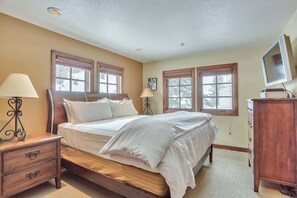 3 habitaciones, escritorio, tabla de planchar con plancha y wifi gratis