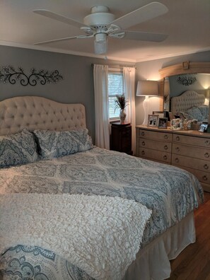 3 bedrooms, desk, iron/ironing board, travel cot