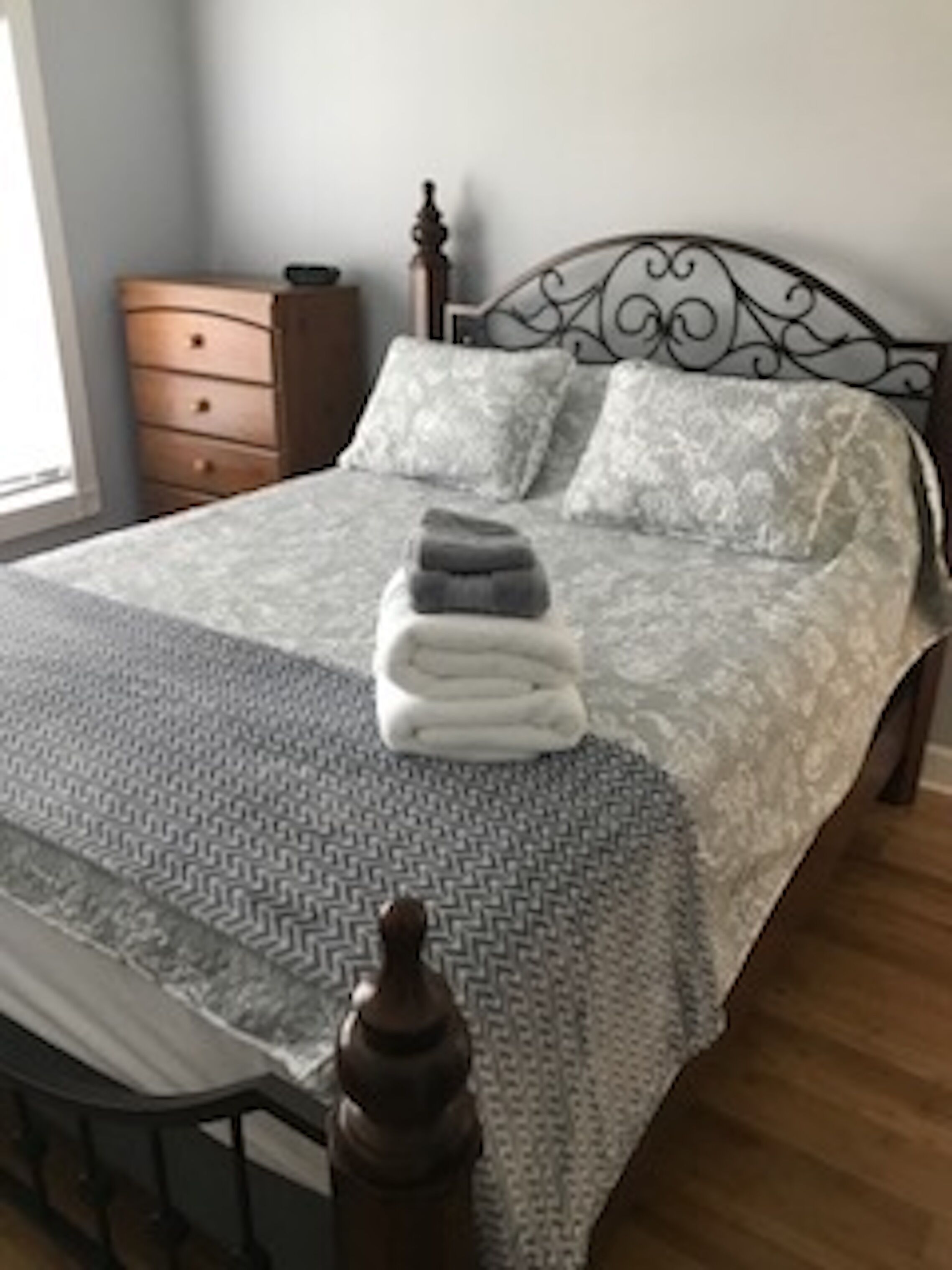 3 bedrooms, iron/ironing board, WiFi, bed sheets