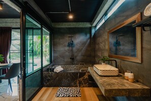 Exclusive Villa, 1 King Bed, Non Smoking, Mountain View | Bathroom