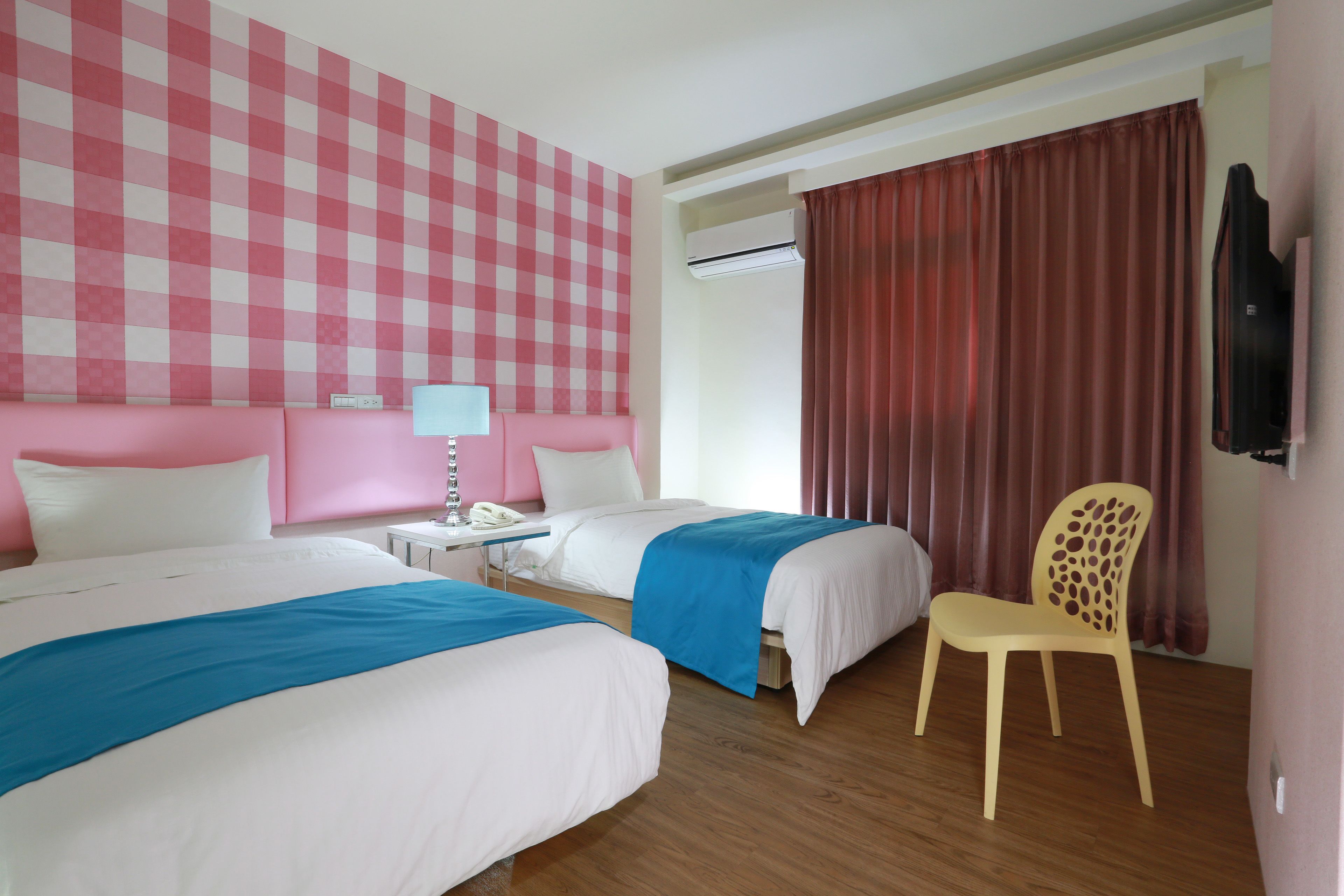 standard twin room, 2 single beds, non smoking | 1 bedroom, down duvets, blackout curtains, free wifi