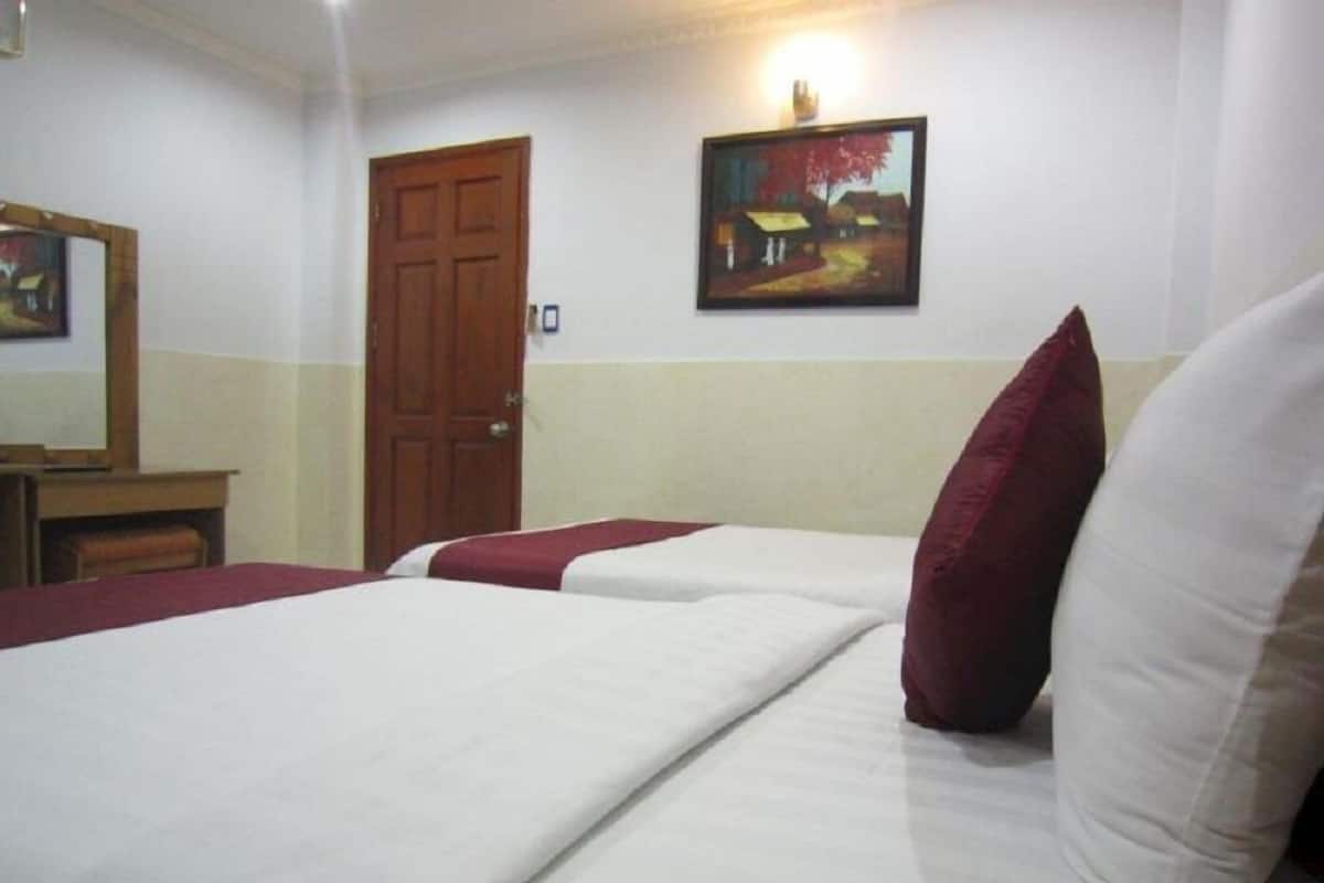 Family Room | Minibar, desk, blackout drapes, free WiFi