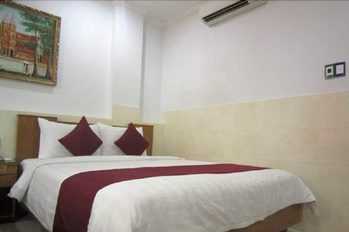 Minibar, escritorio, cortinas opacas y wifi gratis