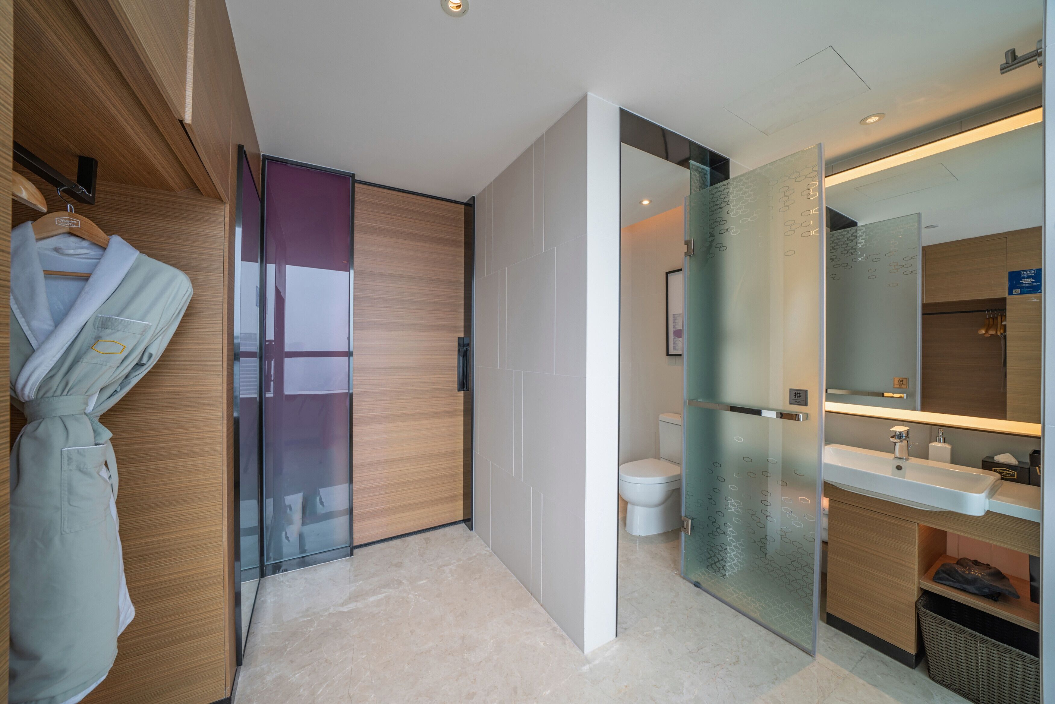 business studio | bathroom | free toiletries, hair dryer, bathrobes, slippers