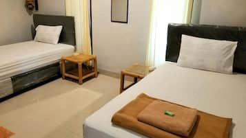 Meja kerja, Wi-Fi gratis, dan seprai linen