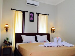 Desk, free WiFi, bed sheets