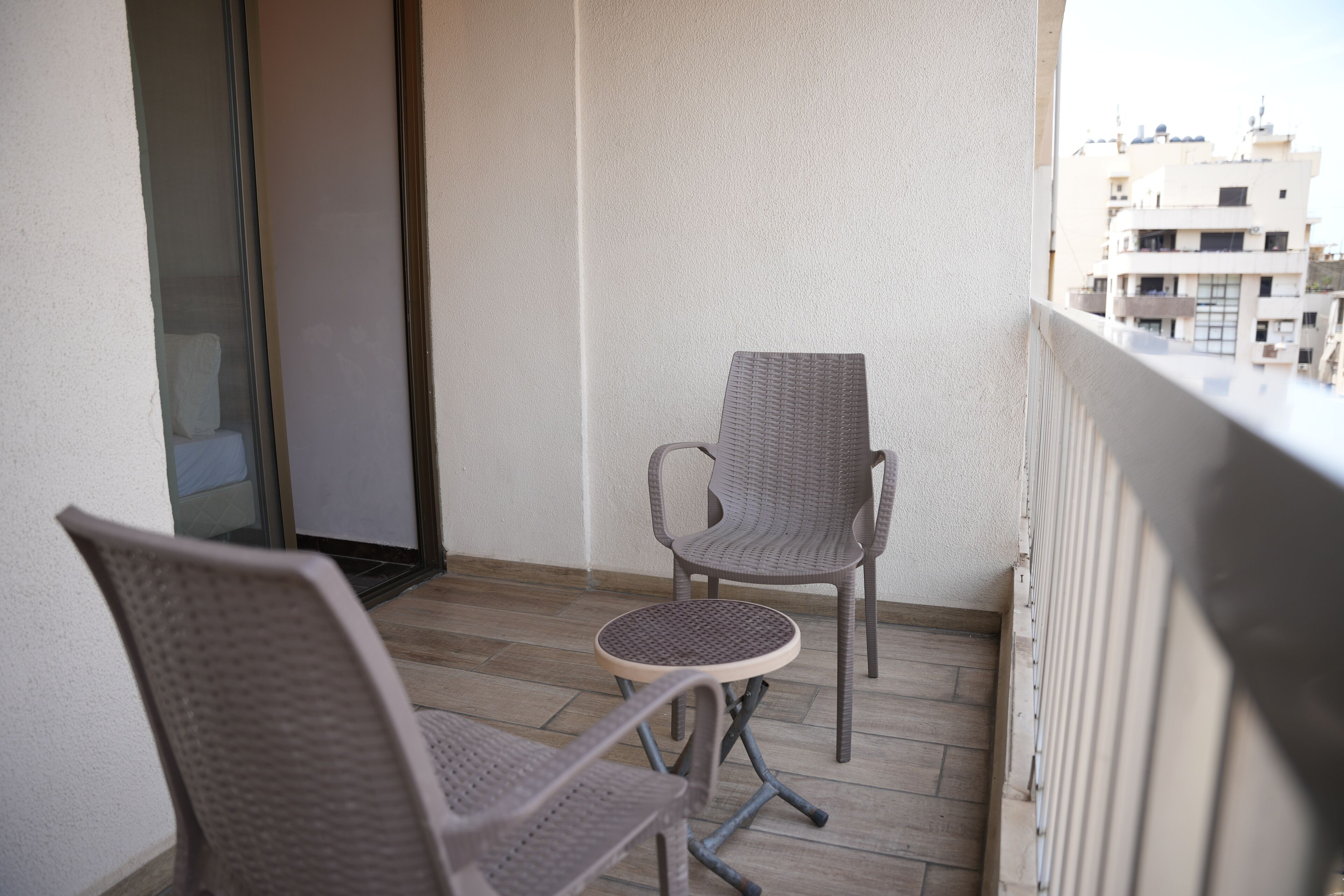 studio, 1 queen bed | balcony