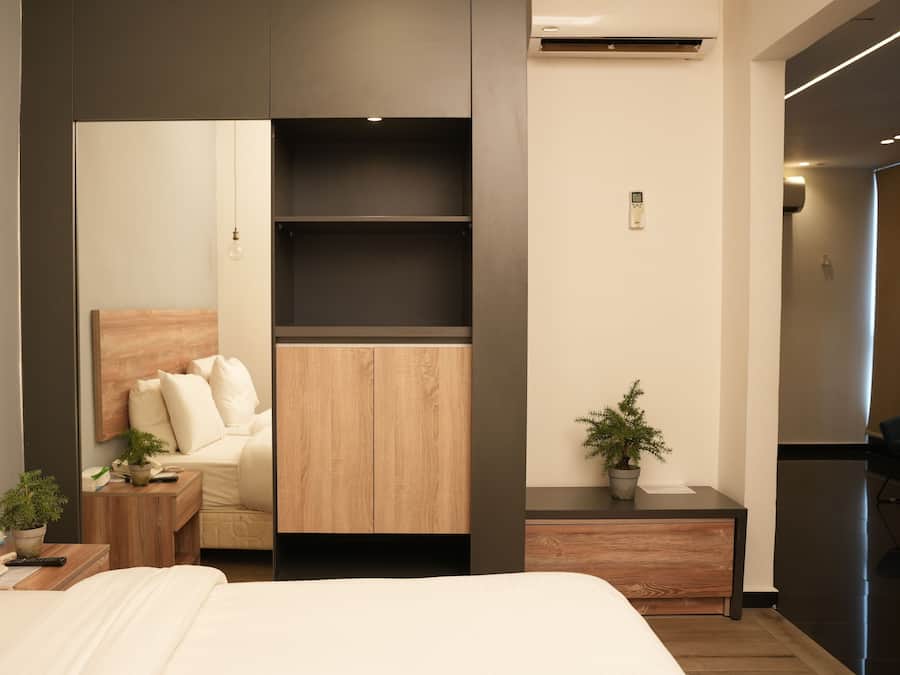 Studiosuite – executive, 1 queensize-seng | Sengetøy i egyptisk bomull, sengetøy av topp kvalitet og minibar